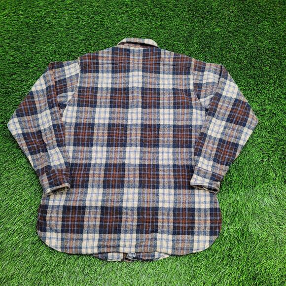 Vintage 90s Woolrich Shadow Plaid Button Shirt Medium 20x29 Flannel - Picture 2 of 11